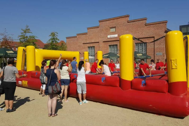 Menschenkicker mieten, Human-soccer Vermietung, Human-Footballtable Verleih