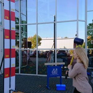 Hau den Lukas rot -weiß mieten, Hau-den-Lukas Vermietung