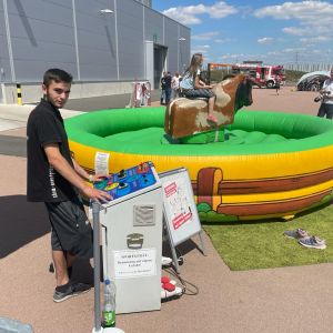 Rodeo Vermietung, Bullriding mieten, elektrischer Bulle Verleih