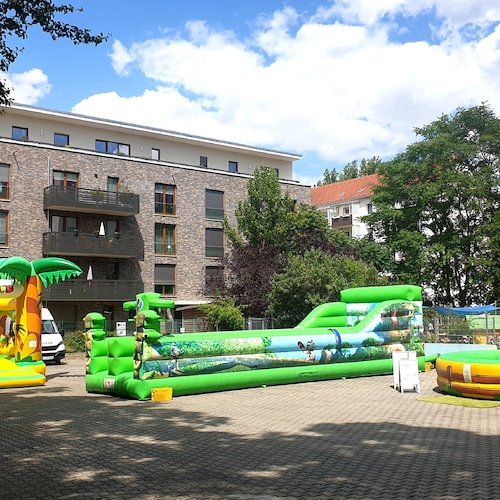 Bungee run , Hüpfburg und Bullriding